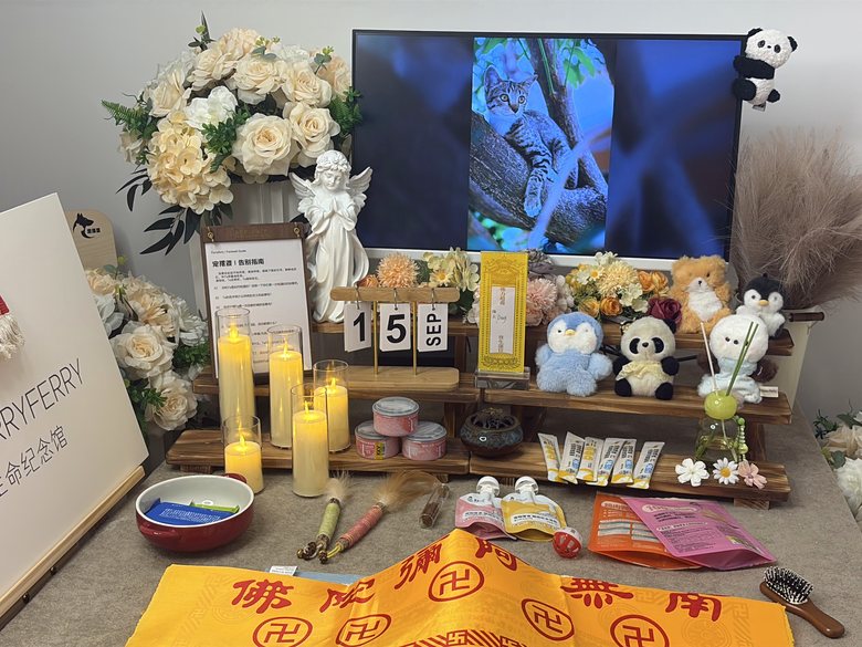 宠物骨灰罐与纪念品